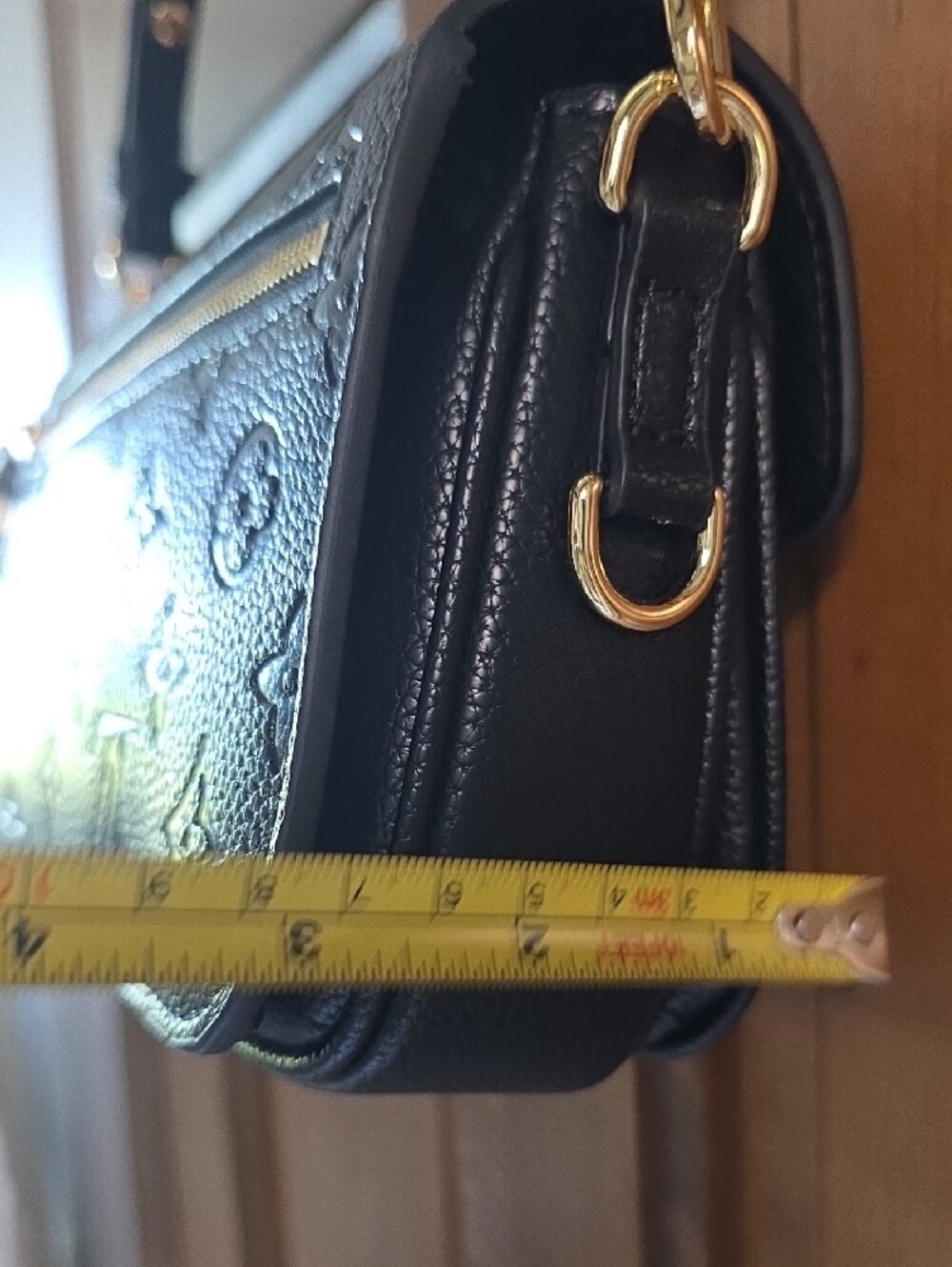 Black Embossed Leather Crossbody Bag with Gold Lock And Adjustable Strap Lk New - Picture 5 of 13